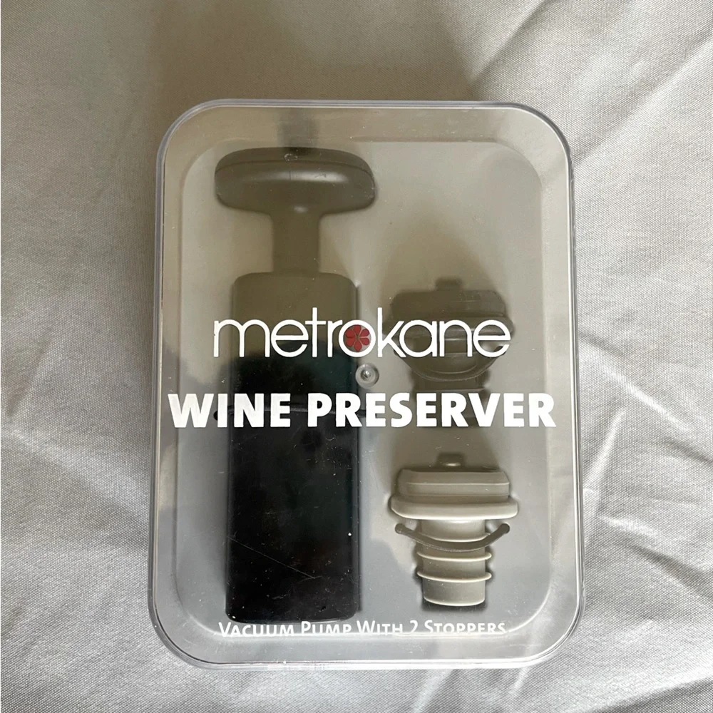 Metrokane Wine Preserver, Vacuum Pump With 2 Stoppers